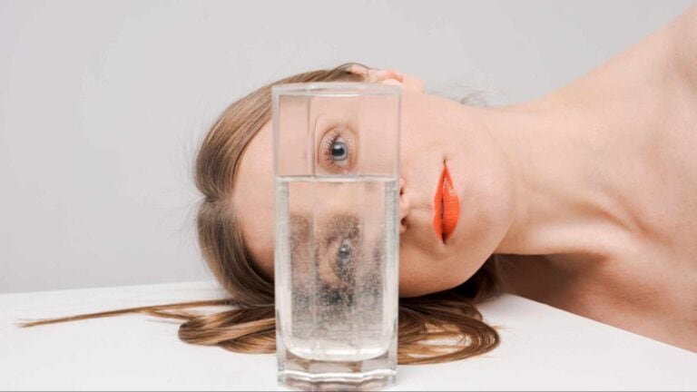 image reflecting dissociation