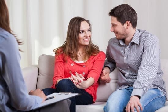 Happy Couple in therapy assisted by ketamine assisted psychotherapy infusions